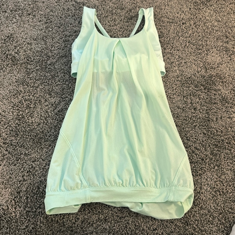 Lululemon teal tank top w/ built in sports bra